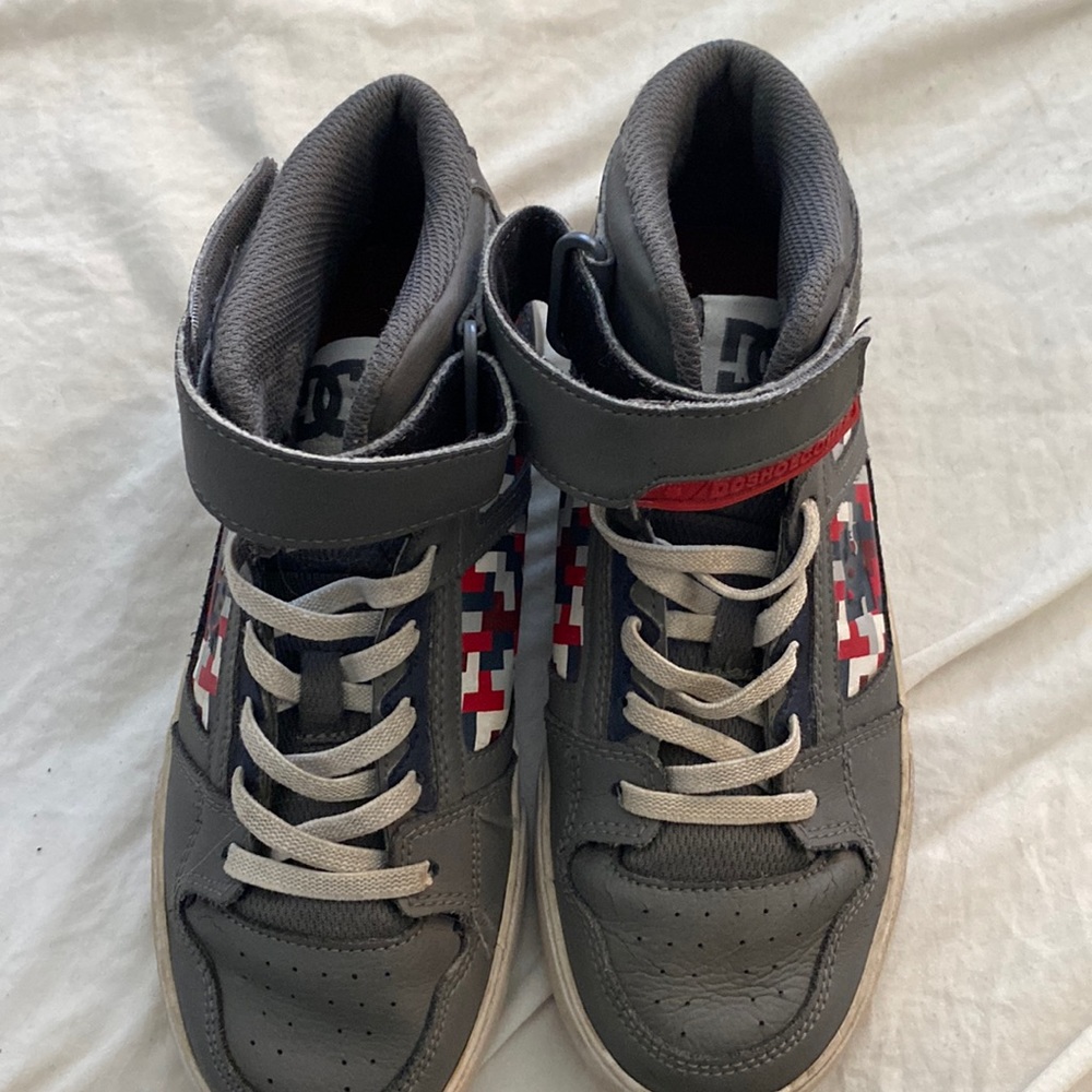 DC sneakers. Kids size 4